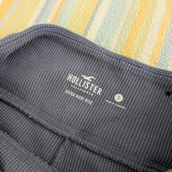 ⭐ Hollister Ultra High Rise Waffle Flare Pants size Small - Picture 5 of 7